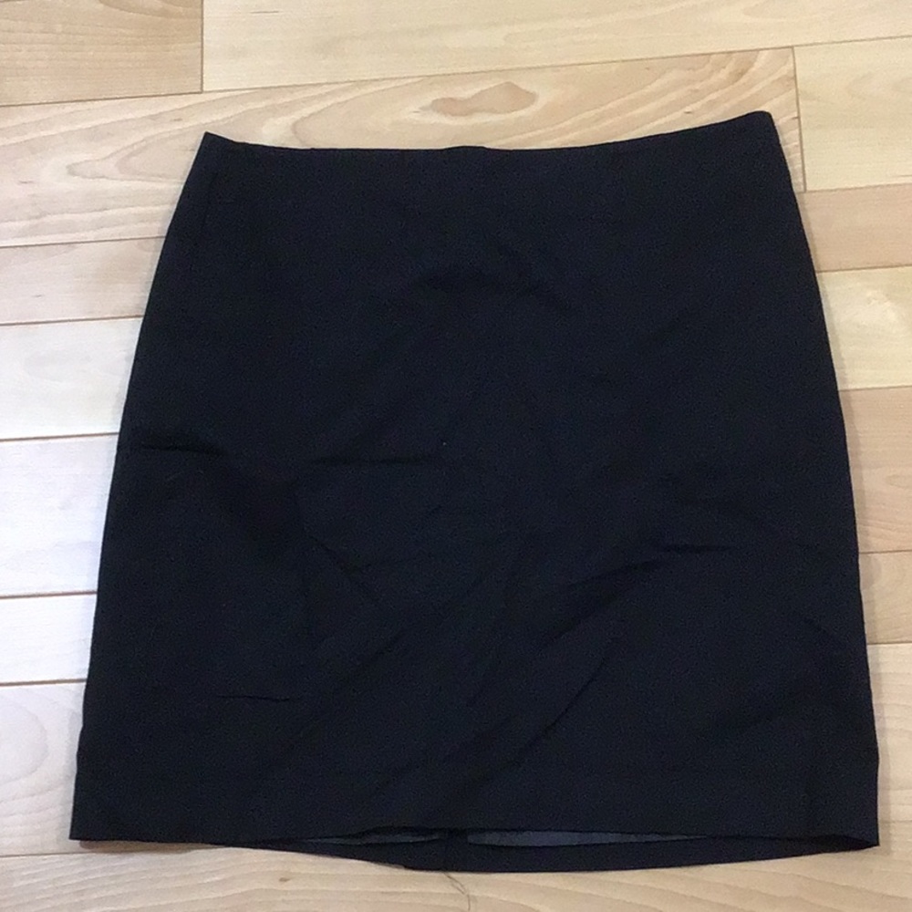 The Limited straight line black skirt in size 6-